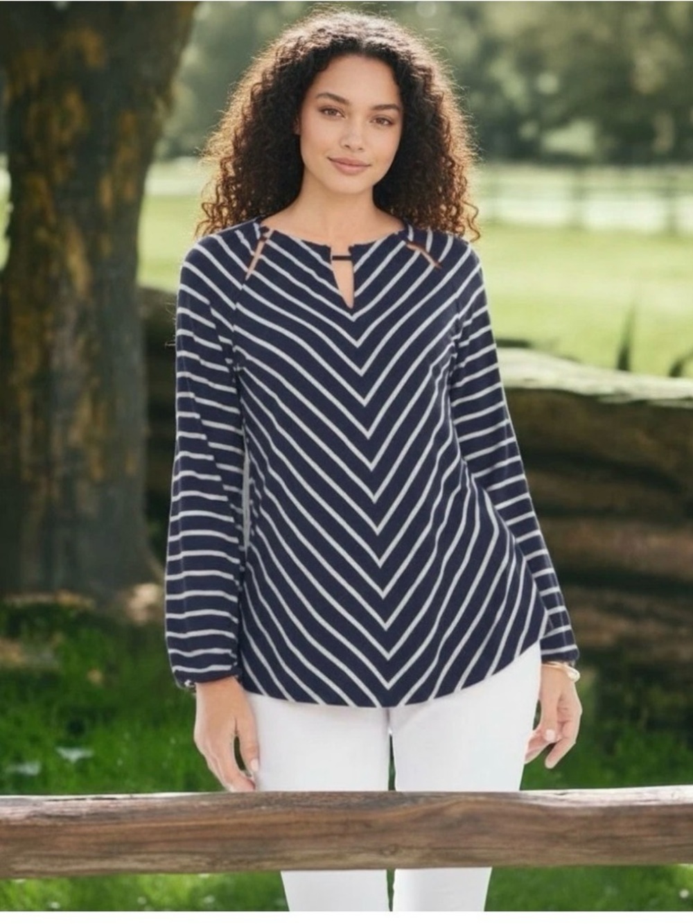 Chico's Navy Blue Peek-A-Boo Peasant Top Scoop Keyhole Neck Size 2 (12) EUC